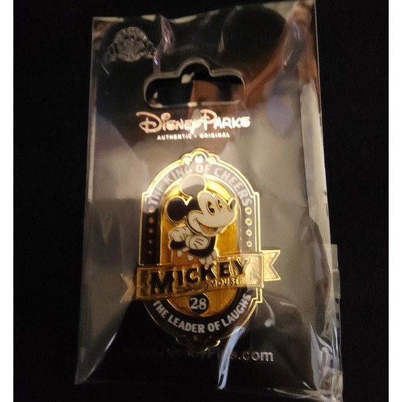 Disney Parks Collectible Trading Pin Mickey Mouse The King of Cheers Badge Rare - Picture 1 of 3